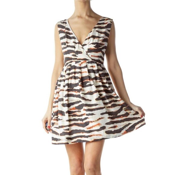 BB Dakota Dresses & Skirts - BB Dakota 100% Silk Cream Patterned V-Neck Evening Dress